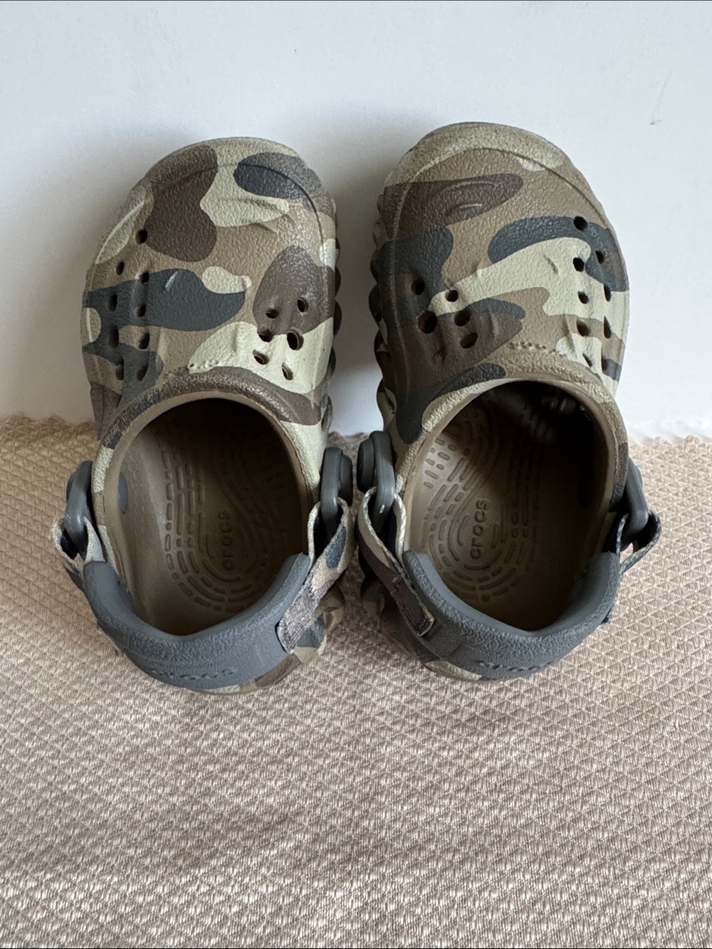 CROCS Kids' Classic Clog in Green Camo